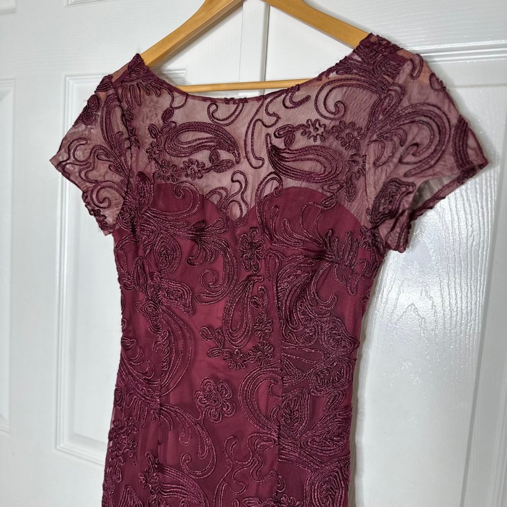 JS Collections Women's Boat Neck Short Sleeve Laced Burgundy  Mermaid Gown - Picture 3 of 16